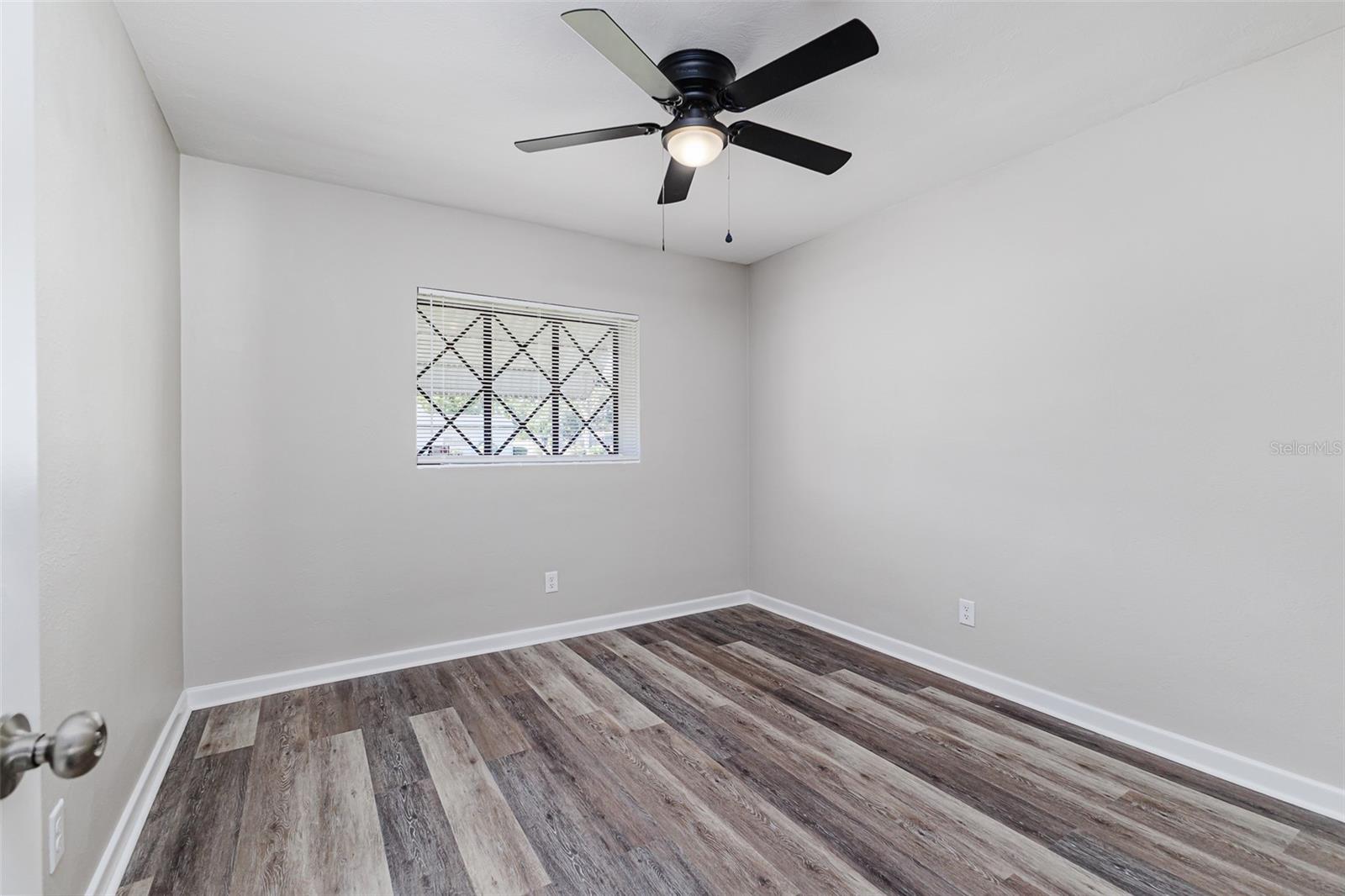 Image 17 of 27 For 561 Dollins Avenue