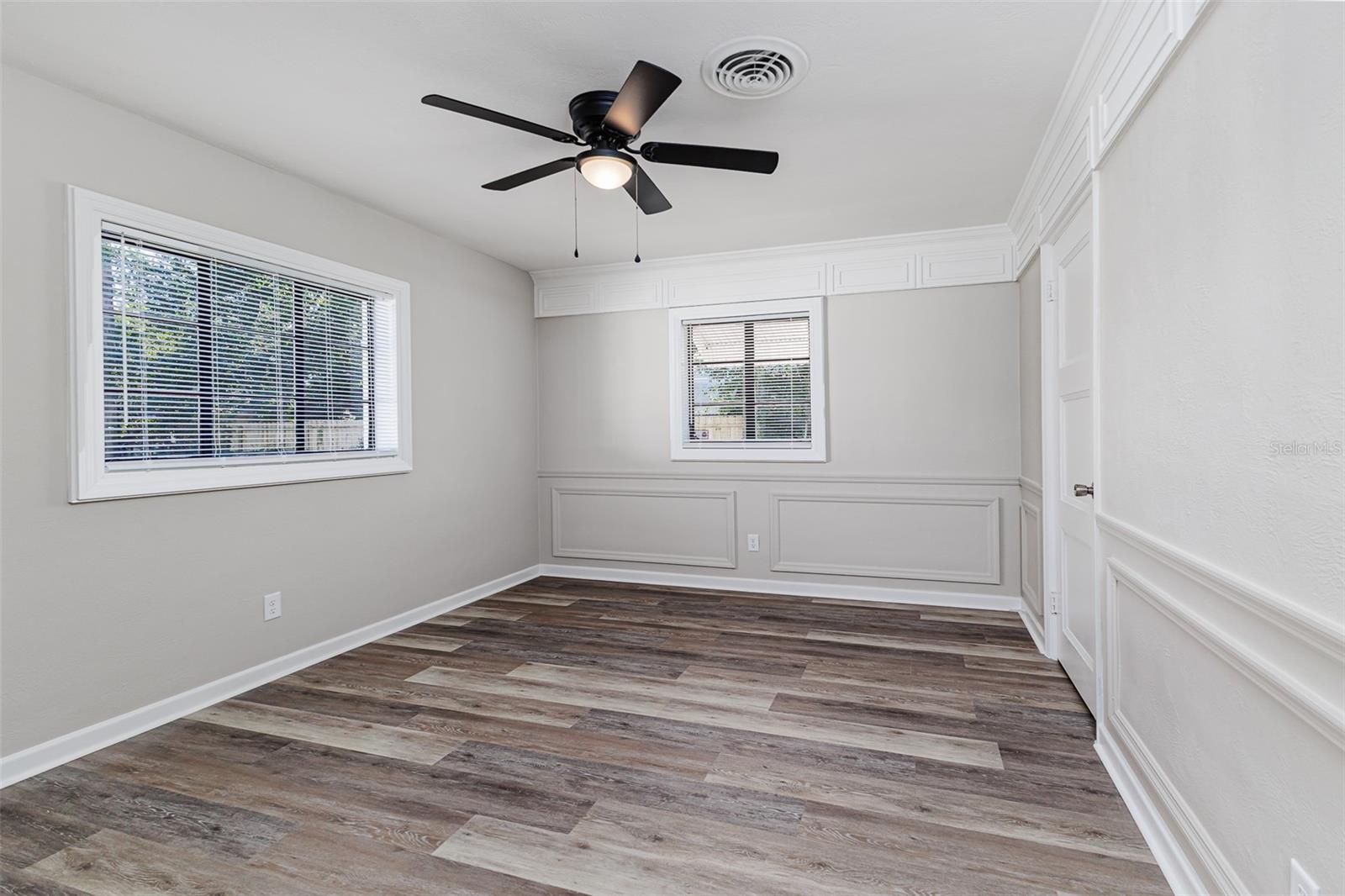 Image 21 of 27 For 561 Dollins Avenue