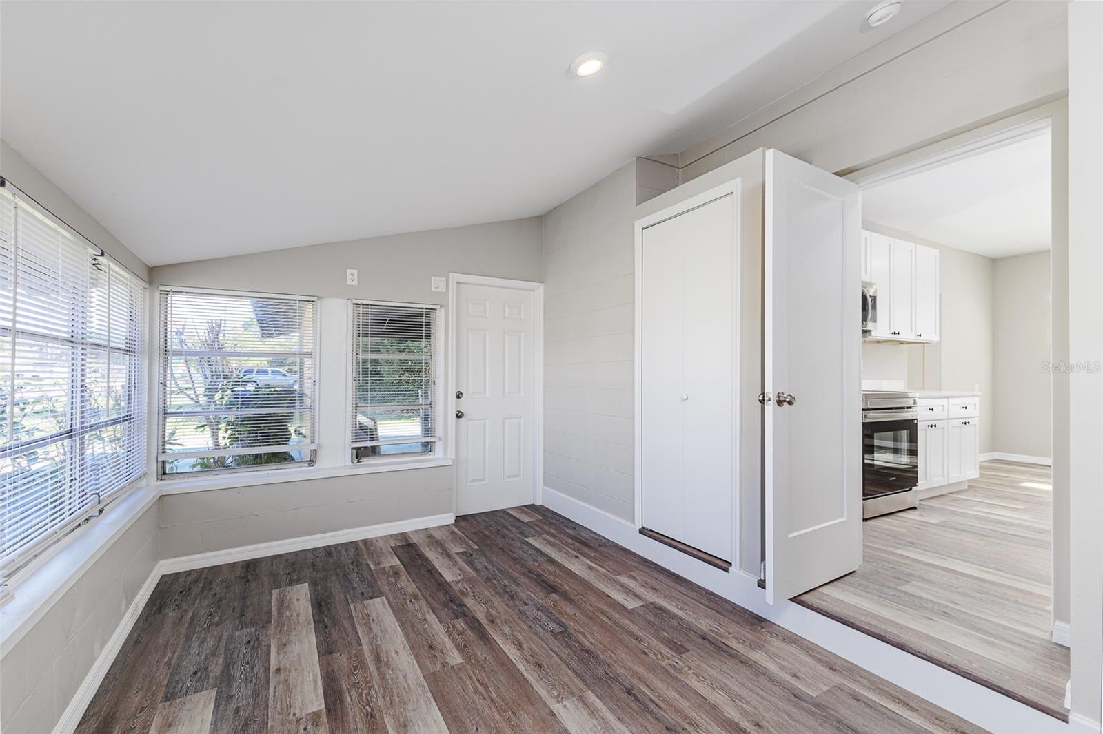 Image 6 of 27 For 561 Dollins Avenue