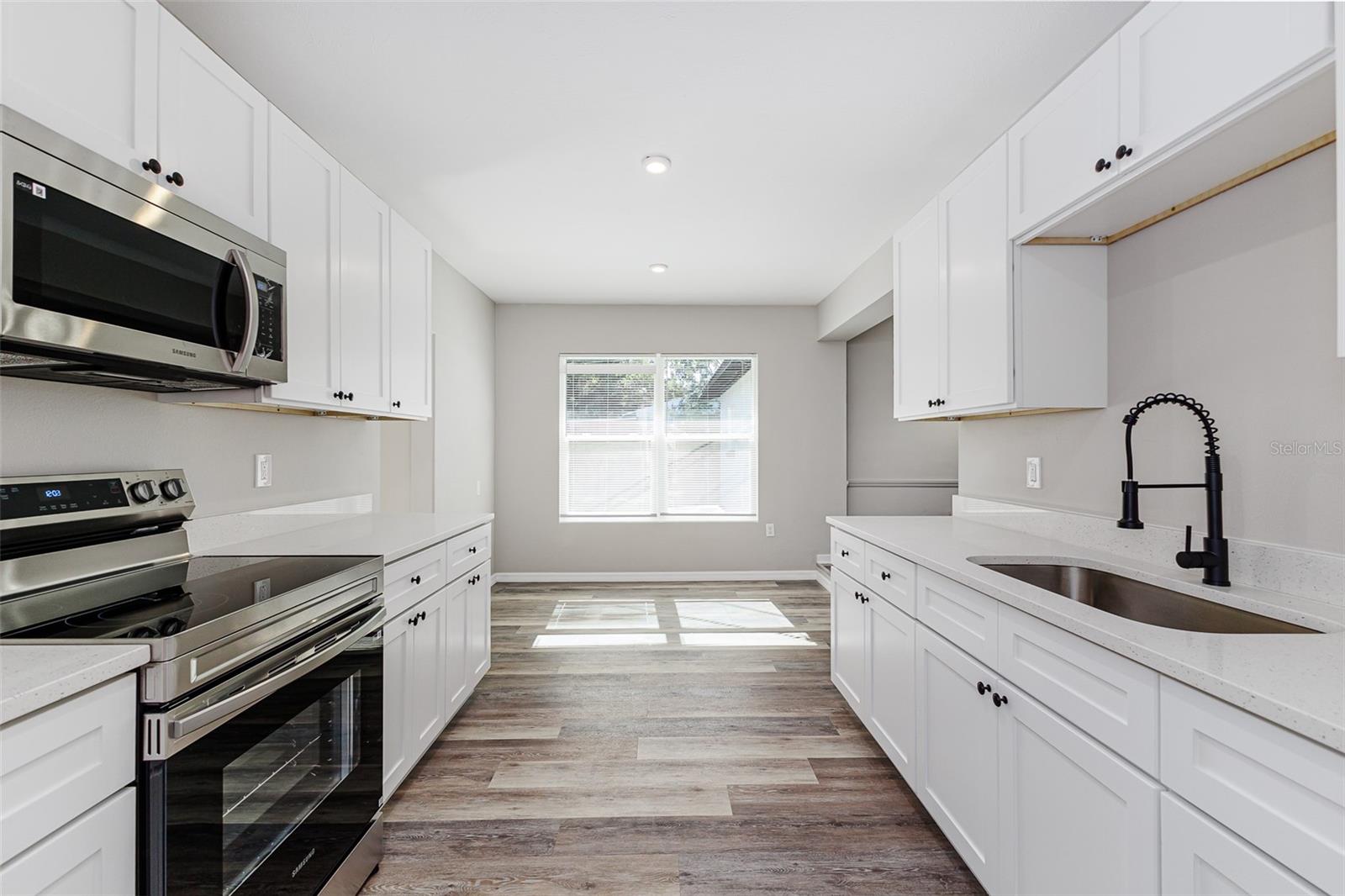 Image 7 of 27 For 561 Dollins Avenue