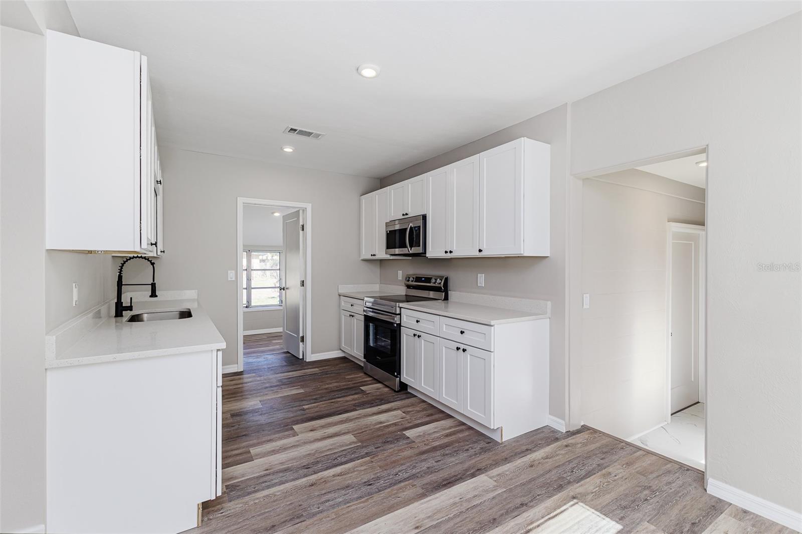 Image 9 of 27 For 561 Dollins Avenue