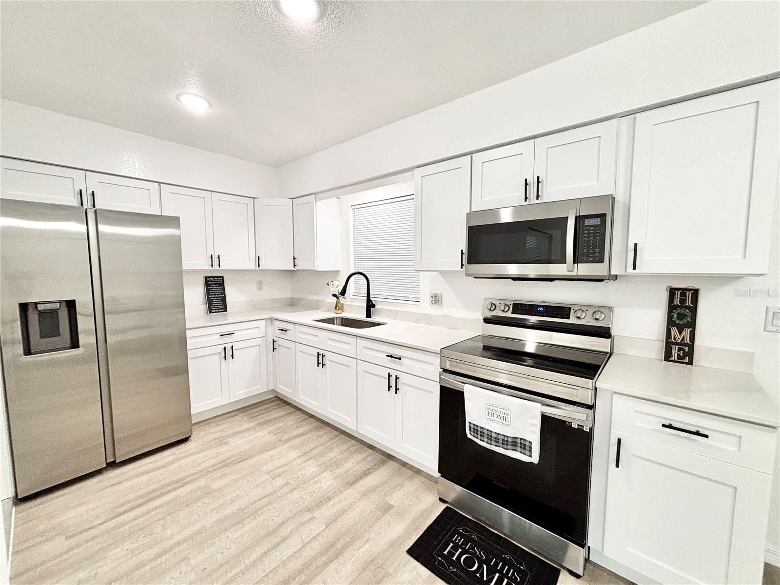 Image 2 of 17 For 1516 Avenue D Ne