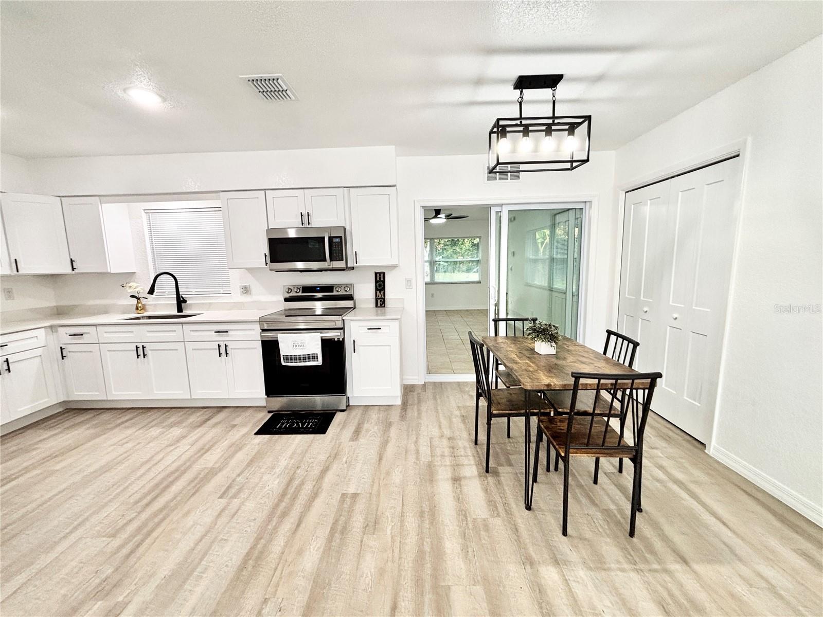 Image 3 of 17 For 1516 Avenue D Ne