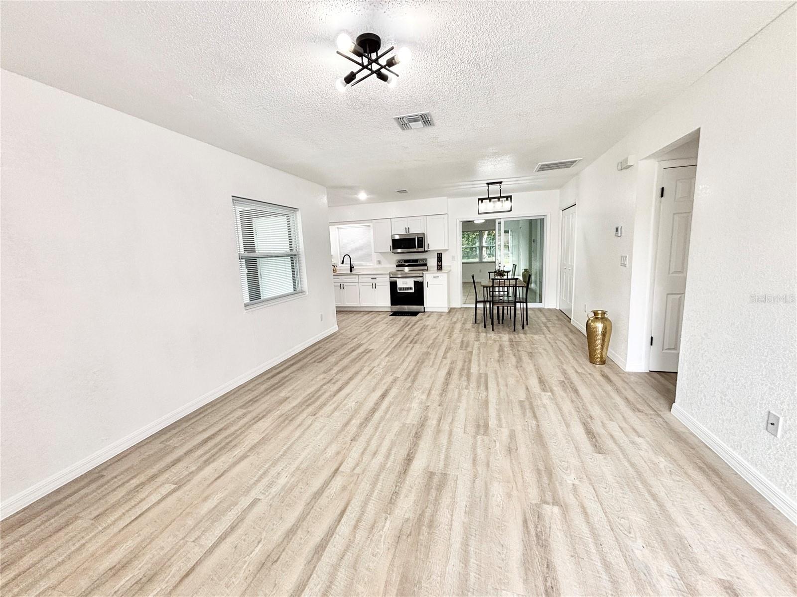 Image 4 of 17 For 1516 Avenue D Ne