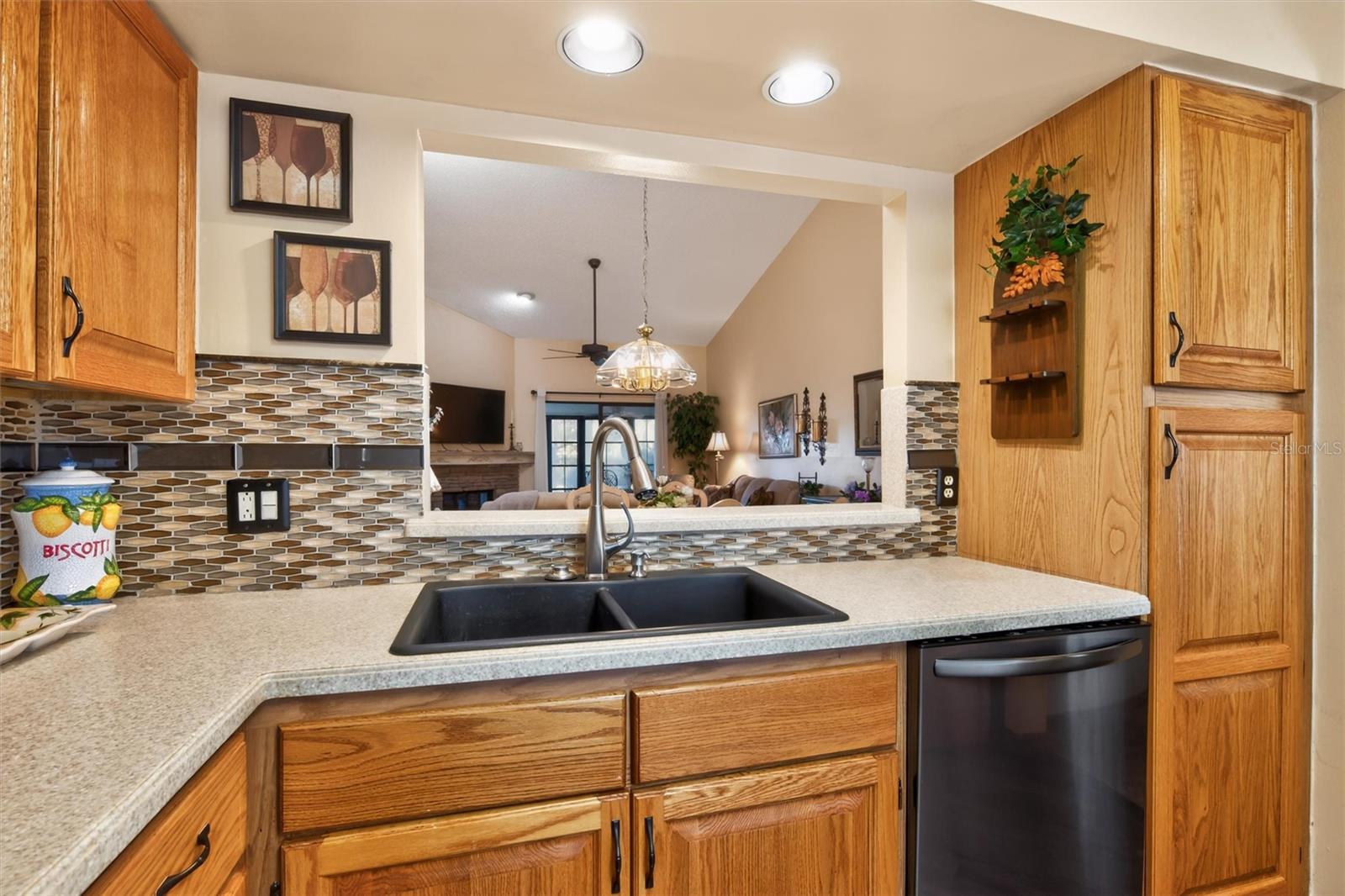 Image 10 of 56 For 2921 Clubview Drive 5l6