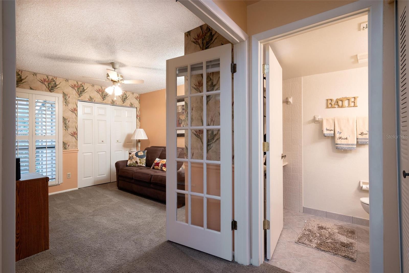 Image 15 of 56 For 2921 Clubview Drive 5l6