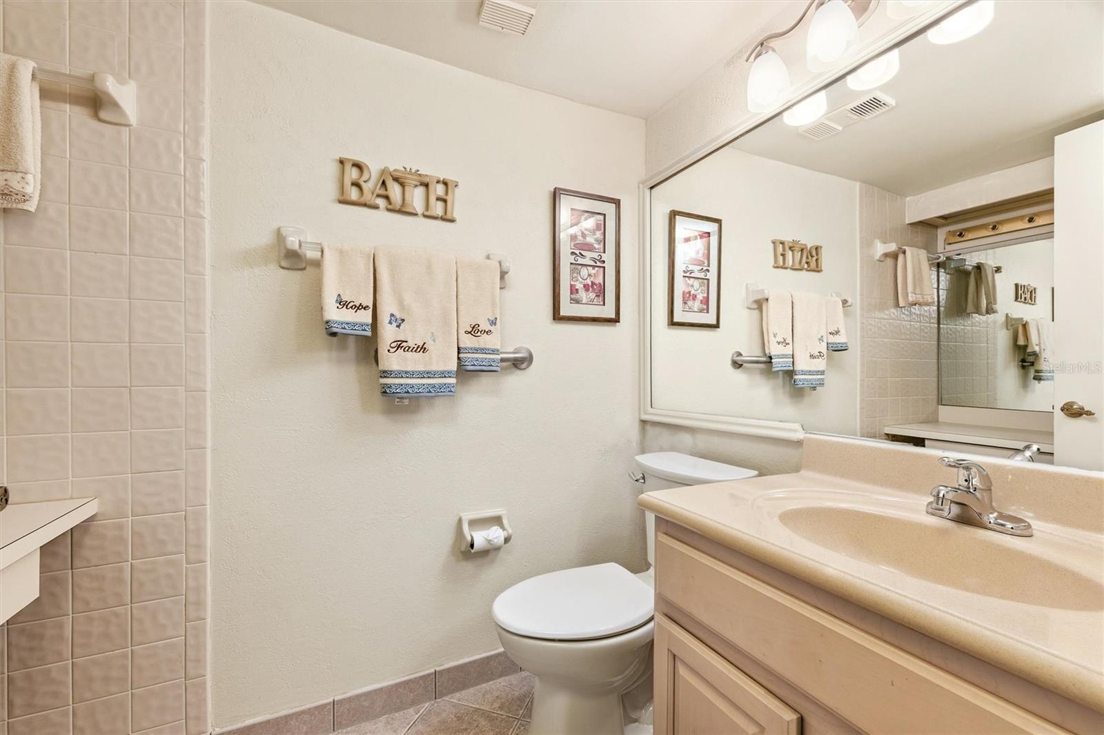 Image 18 of 56 For 2921 Clubview Drive 5l6