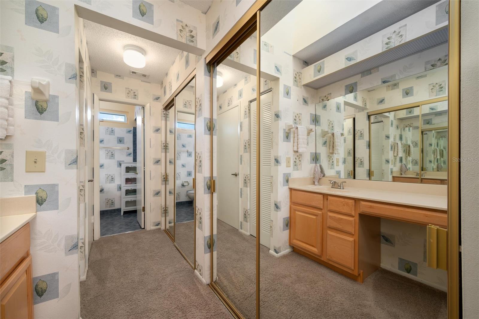 Image 22 of 56 For 2921 Clubview Drive 5l6