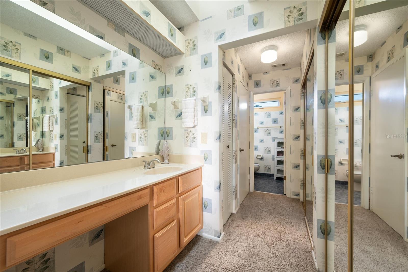 Image 23 of 56 For 2921 Clubview Drive 5l6