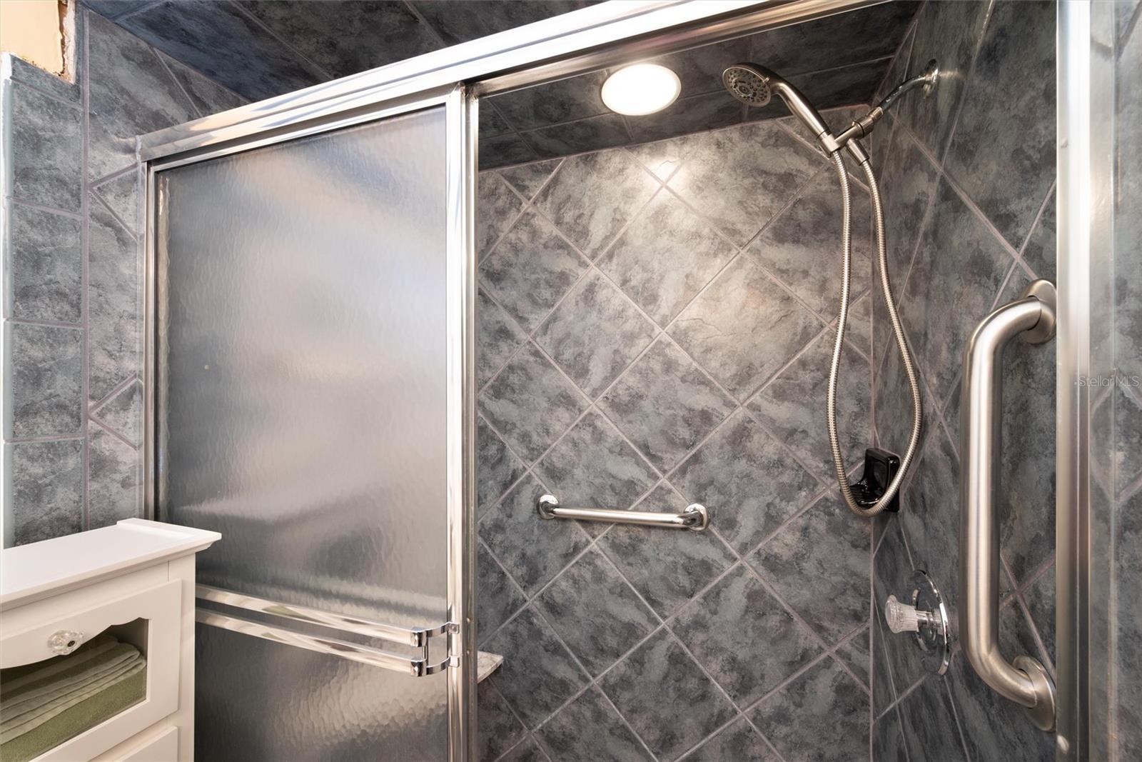 Image 24 of 56 For 2921 Clubview Drive 5l6