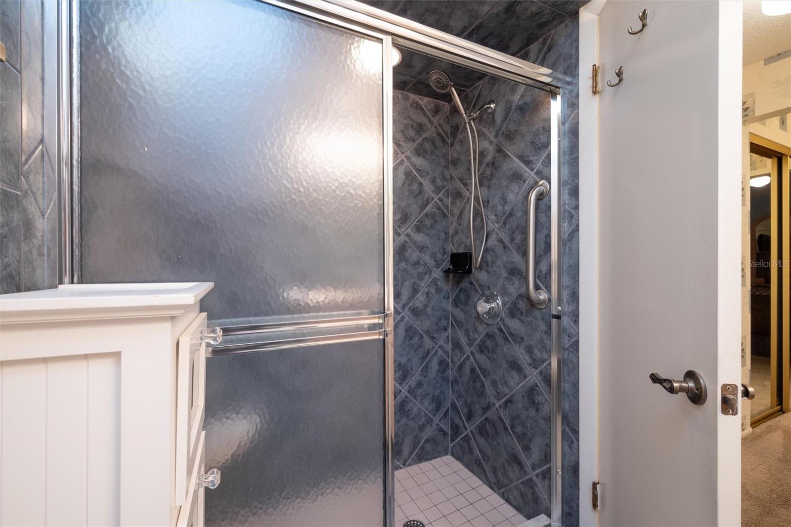 Image 25 of 56 For 2921 Clubview Drive 5l6