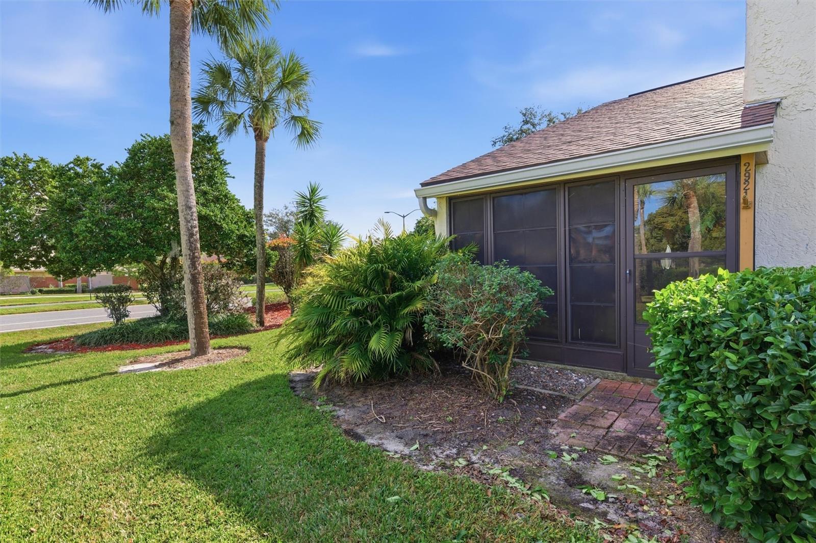 Image 34 of 56 For 2921 Clubview Drive 5l6