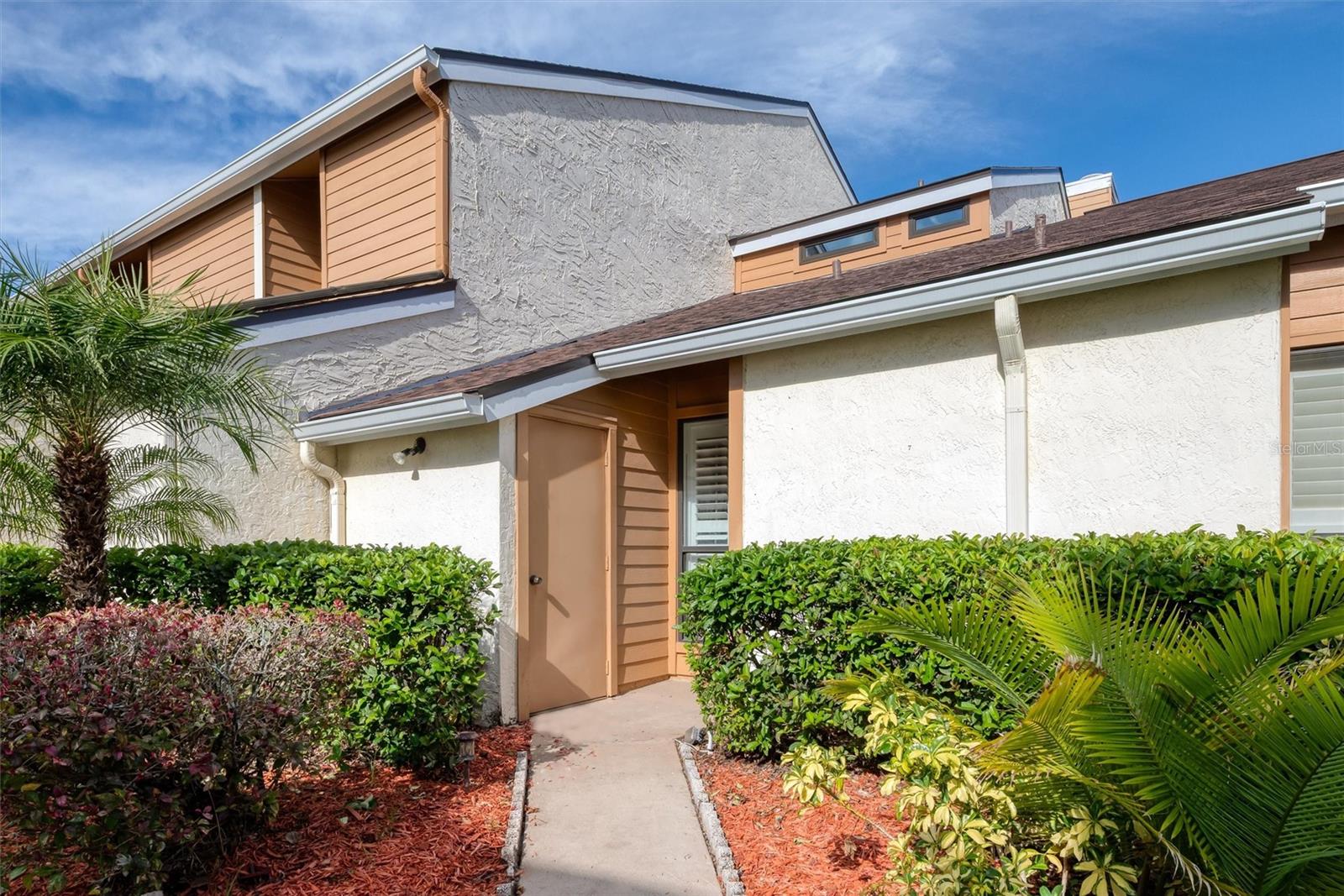 Image 39 of 56 For 2921 Clubview Drive 5l6