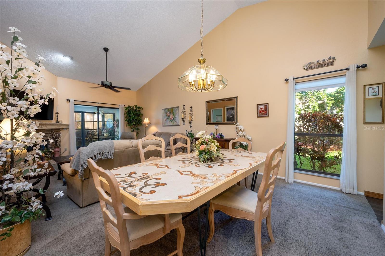 Image 5 of 56 For 2921 Clubview Drive 5l6