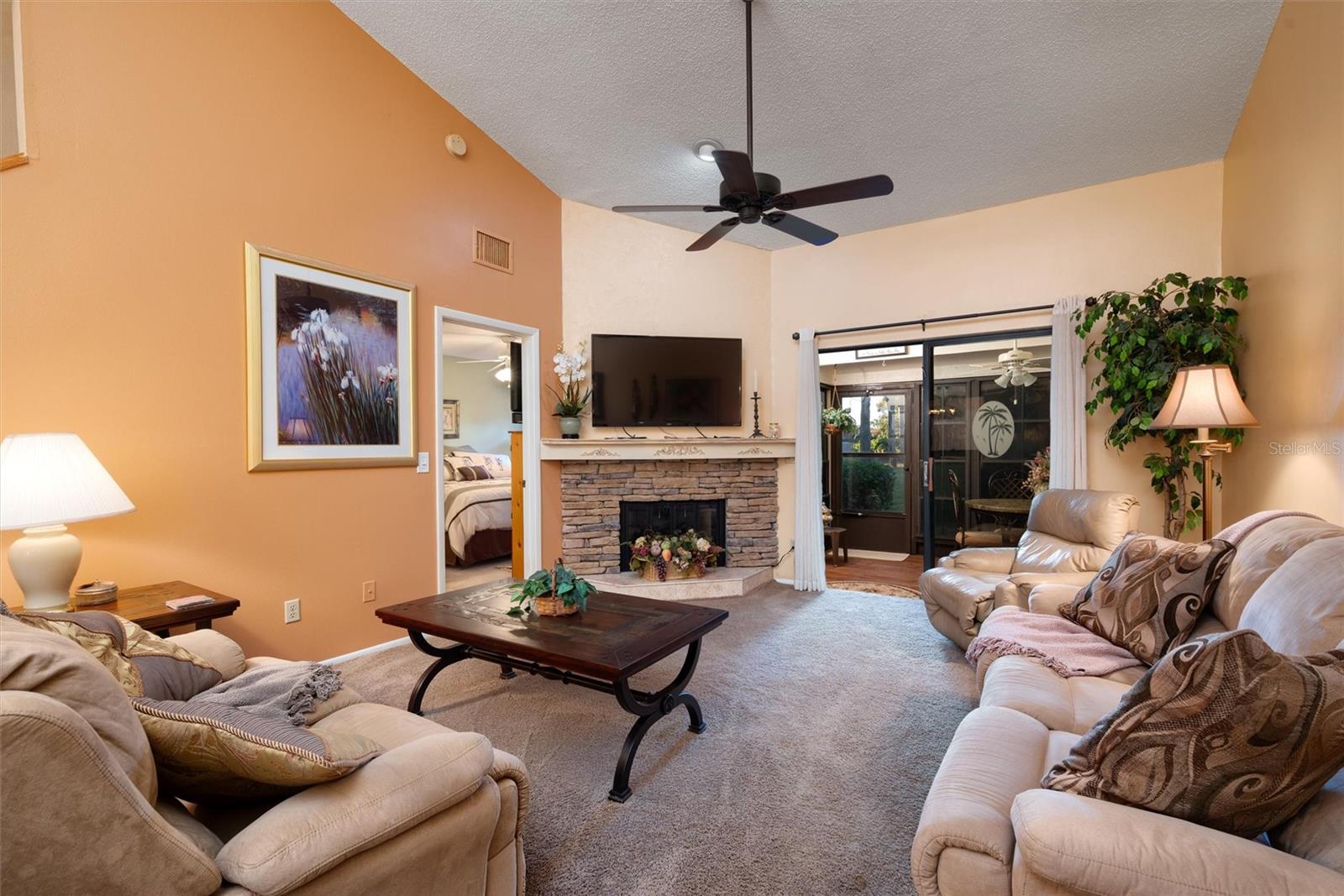 Image 6 of 56 For 2921 Clubview Drive 5l6