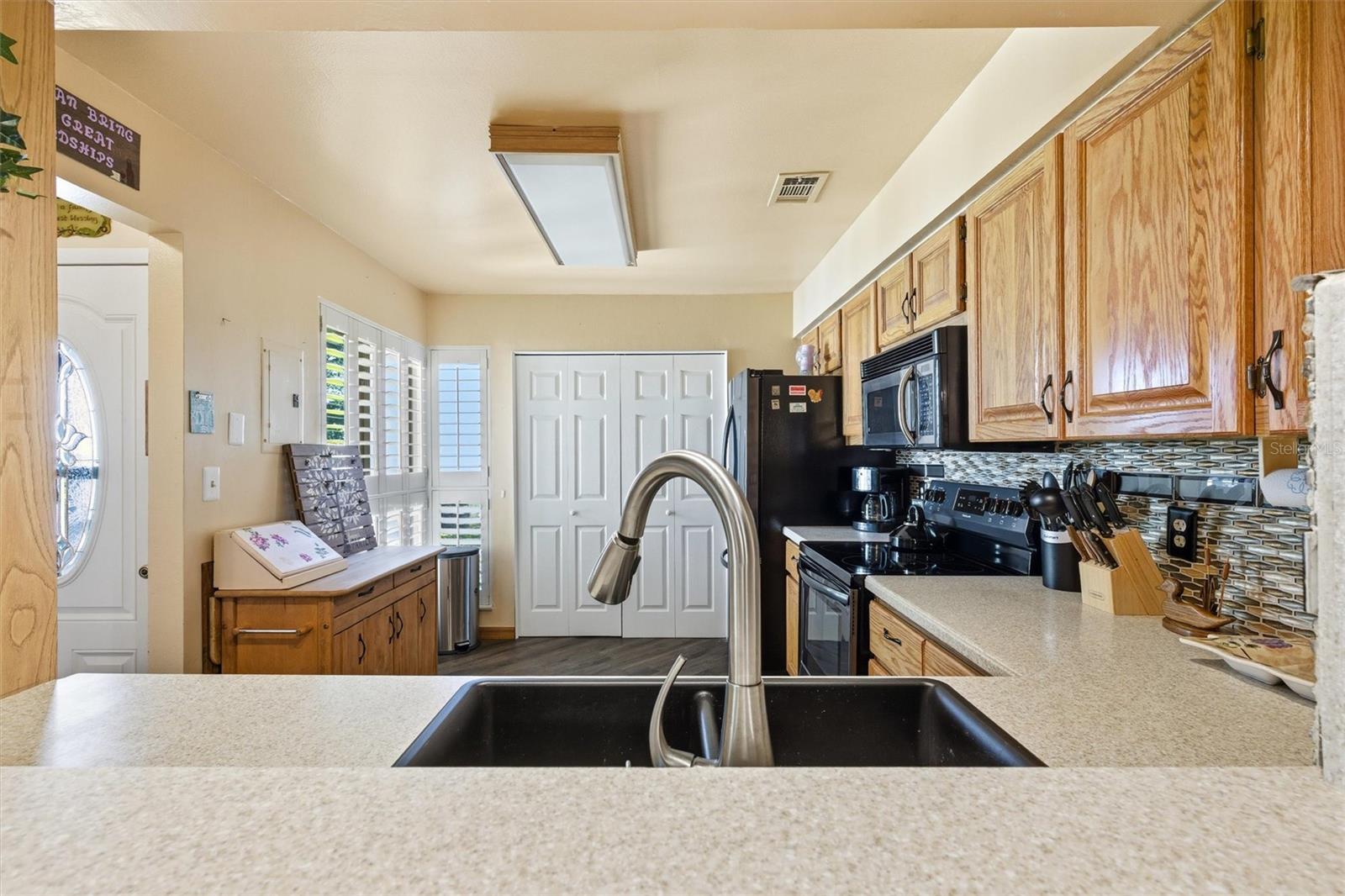 Image 9 of 56 For 2921 Clubview Drive 5l6