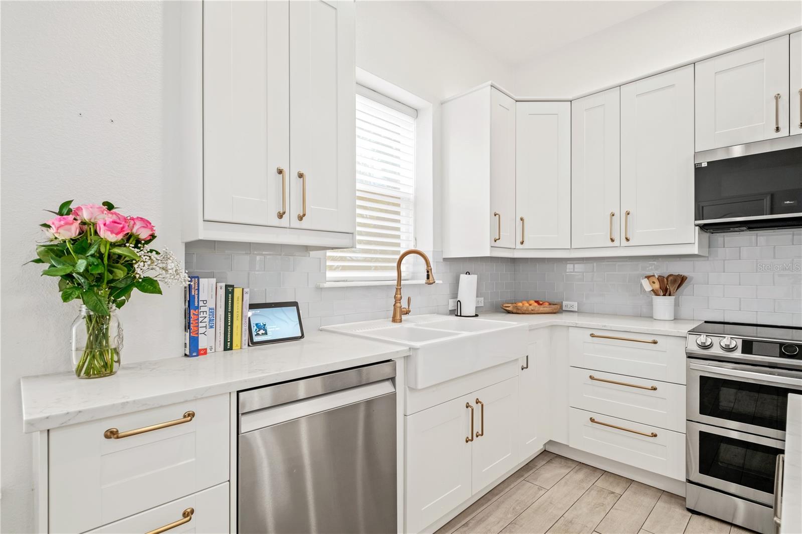 Image 11 of 34 For 2048 Hartz Alley