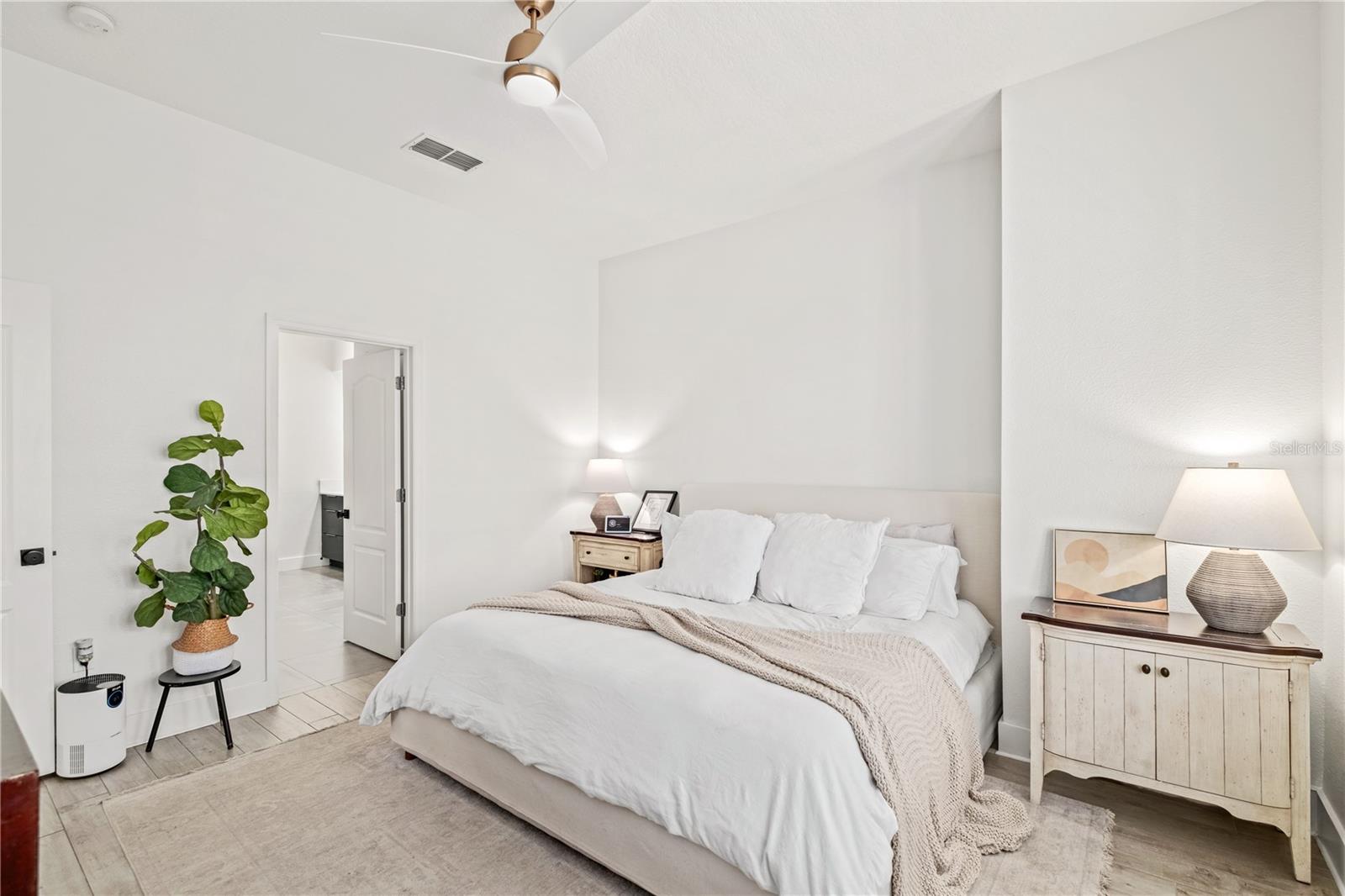 Image 16 of 34 For 2048 Hartz Alley