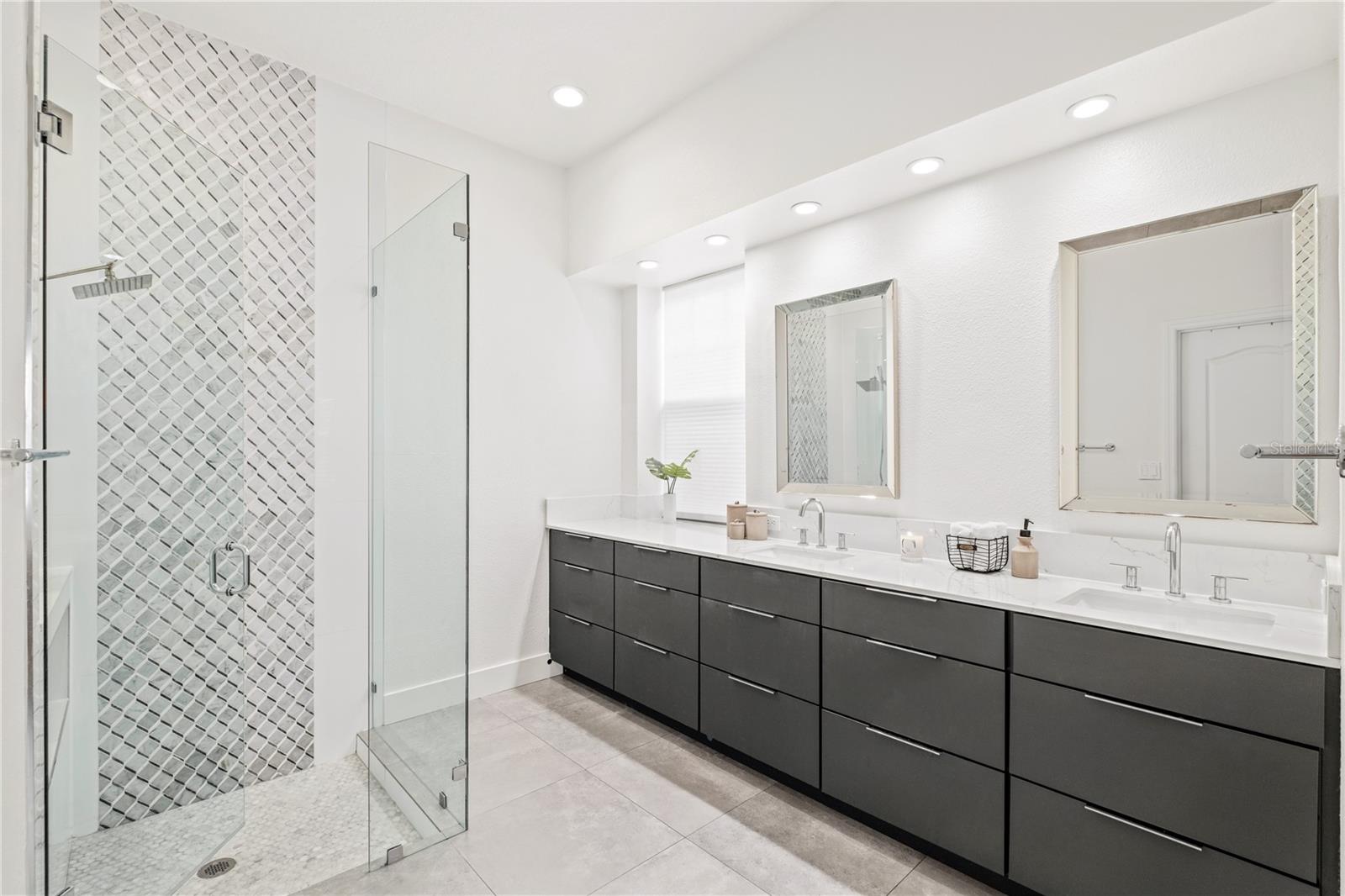 Image 17 of 34 For 2048 Hartz Alley