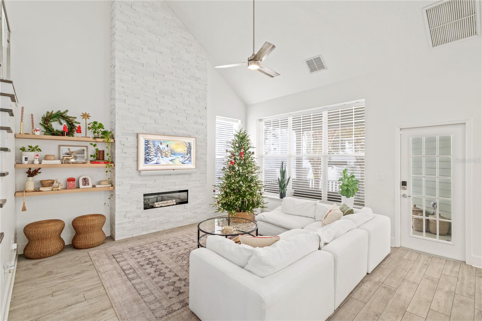 Image 7 of 34 For 2048 Hartz Alley