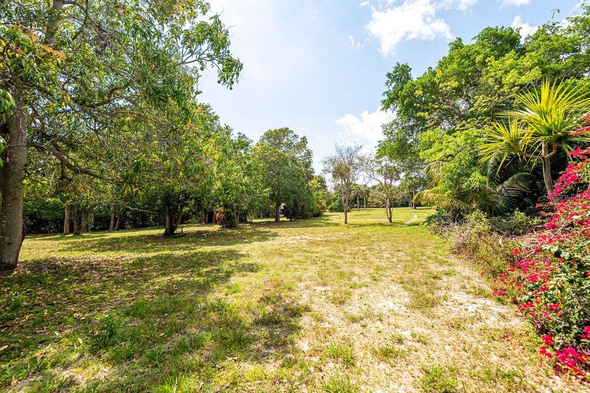 Image 30 of 43 For 13377 Indian River Dr