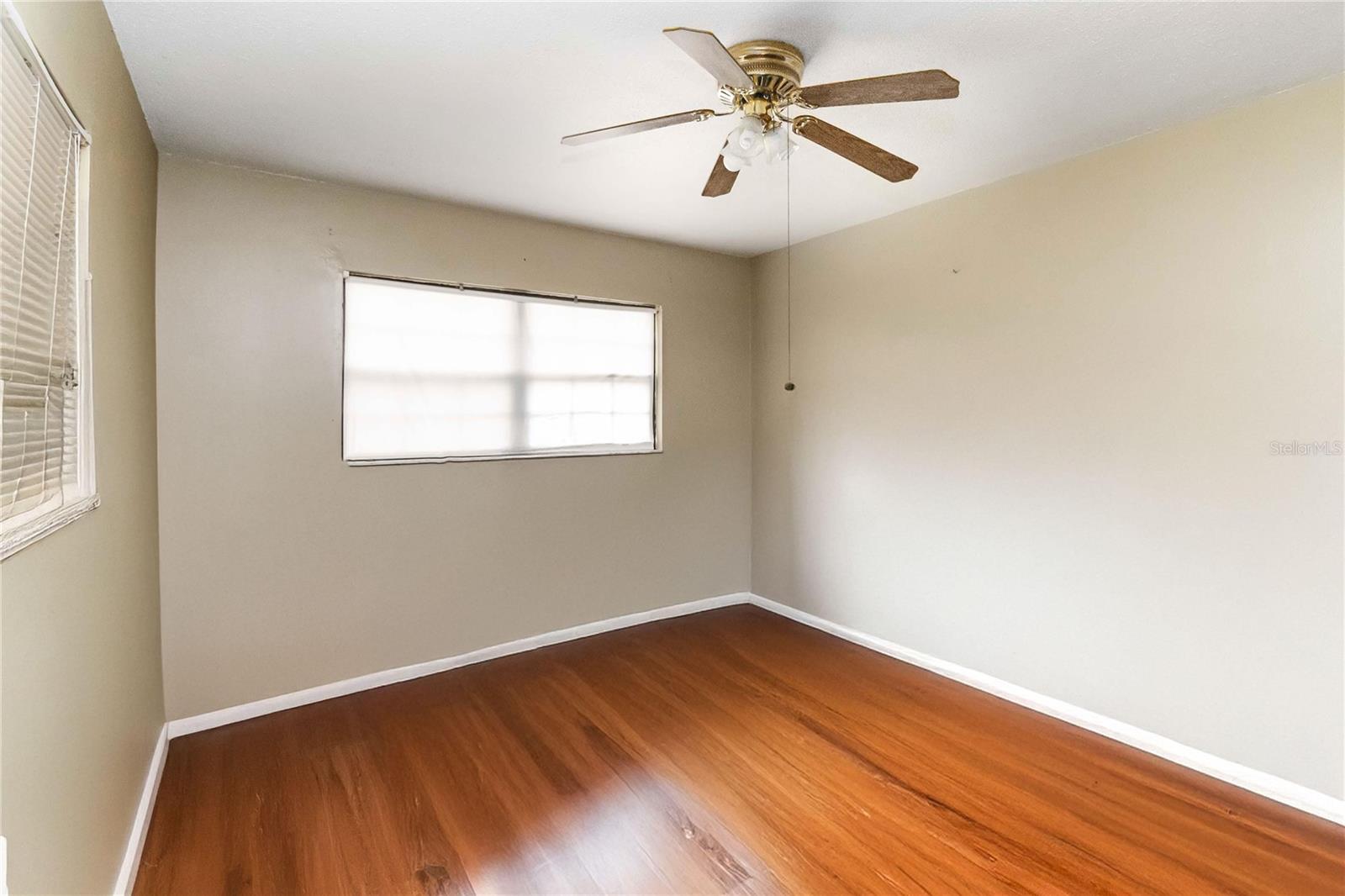 Image 16 of 20 For 841 Black Oak Court