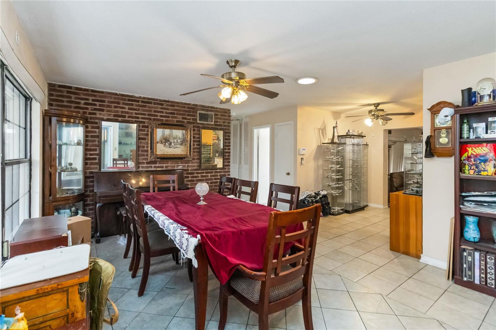 Image 3 of 20 For 841 Black Oak Court