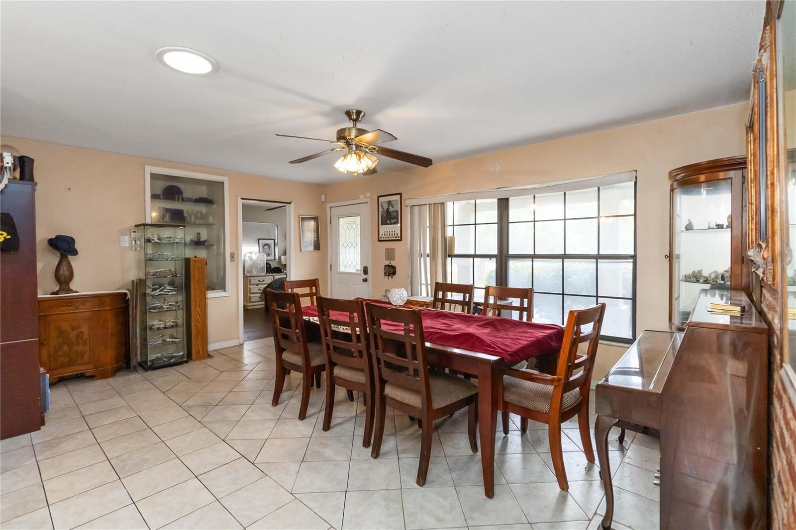 Image 4 of 20 For 841 Black Oak Court