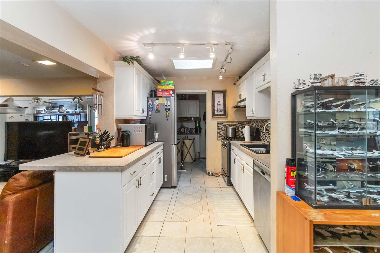 Image 8 of 20 For 841 Black Oak Court