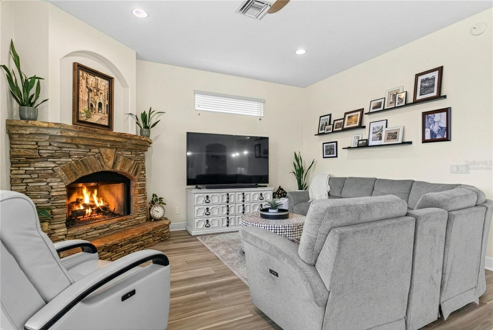 Image 28 of 56 For 19807 Eagle Run