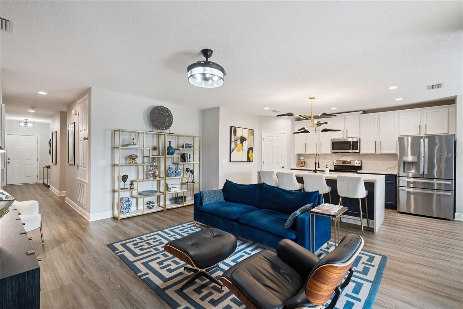 Image 11 of 52 For 325 Guadlupe Street