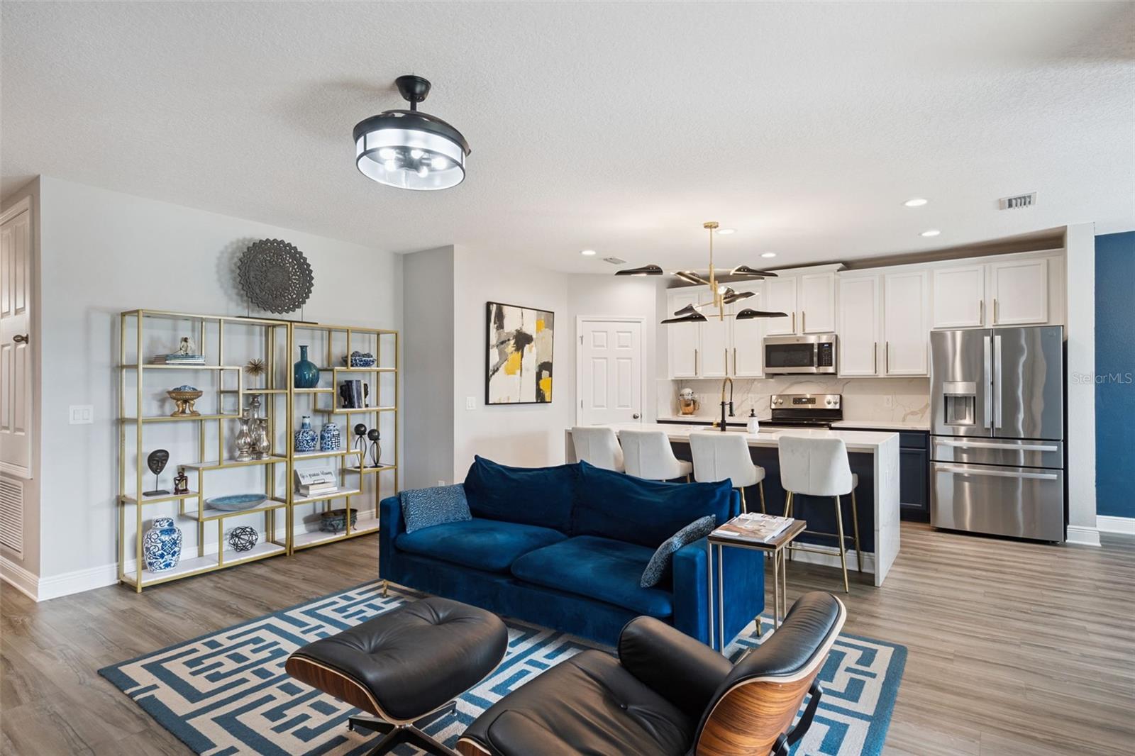 Image 12 of 52 For 325 Guadlupe Street