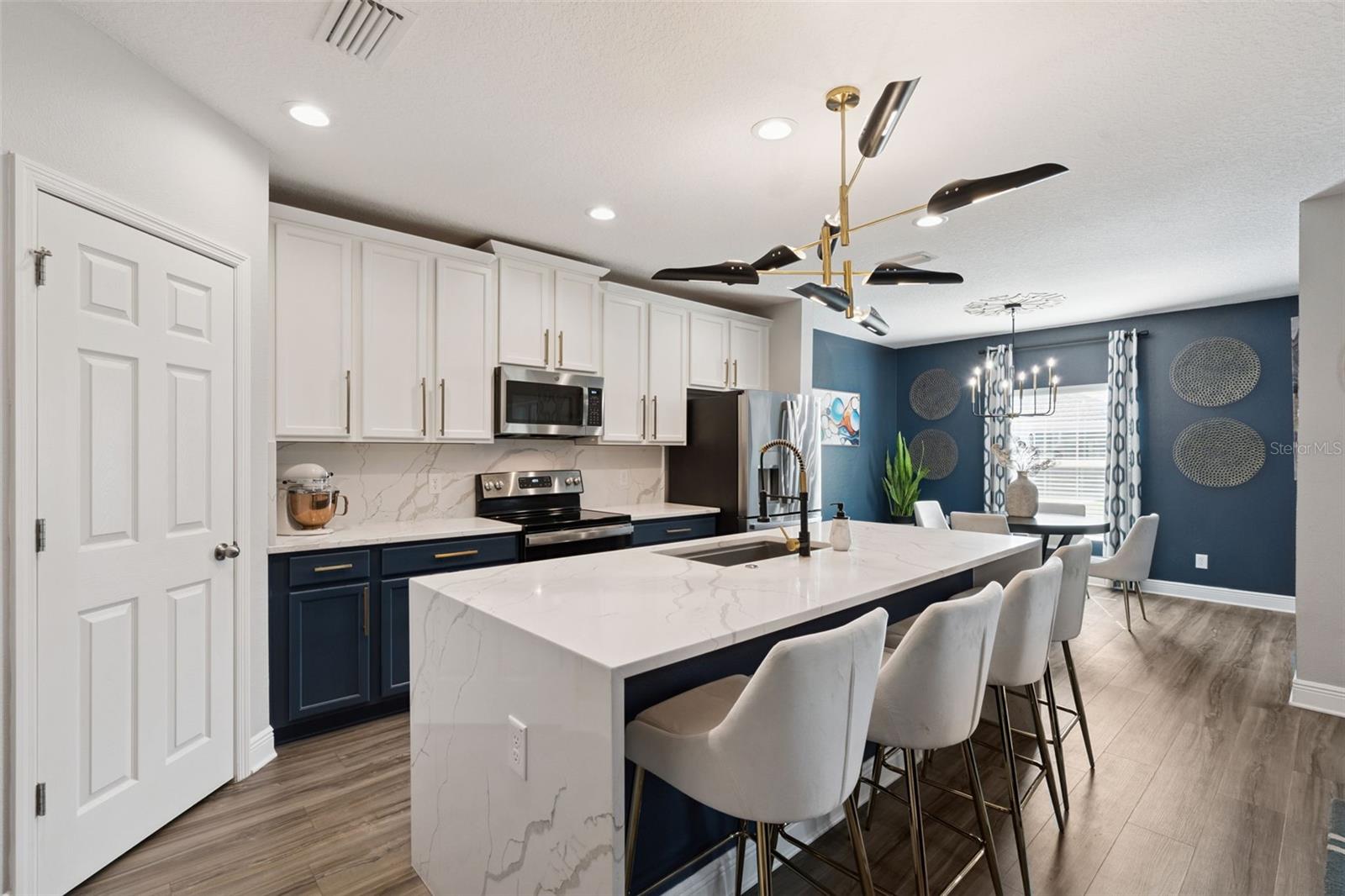 Image 14 of 52 For 325 Guadlupe Street