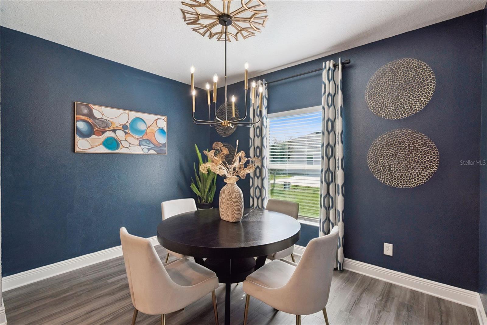 Image 15 of 52 For 325 Guadlupe Street