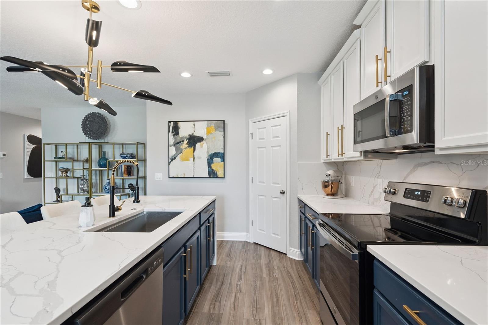 Image 18 of 52 For 325 Guadlupe Street