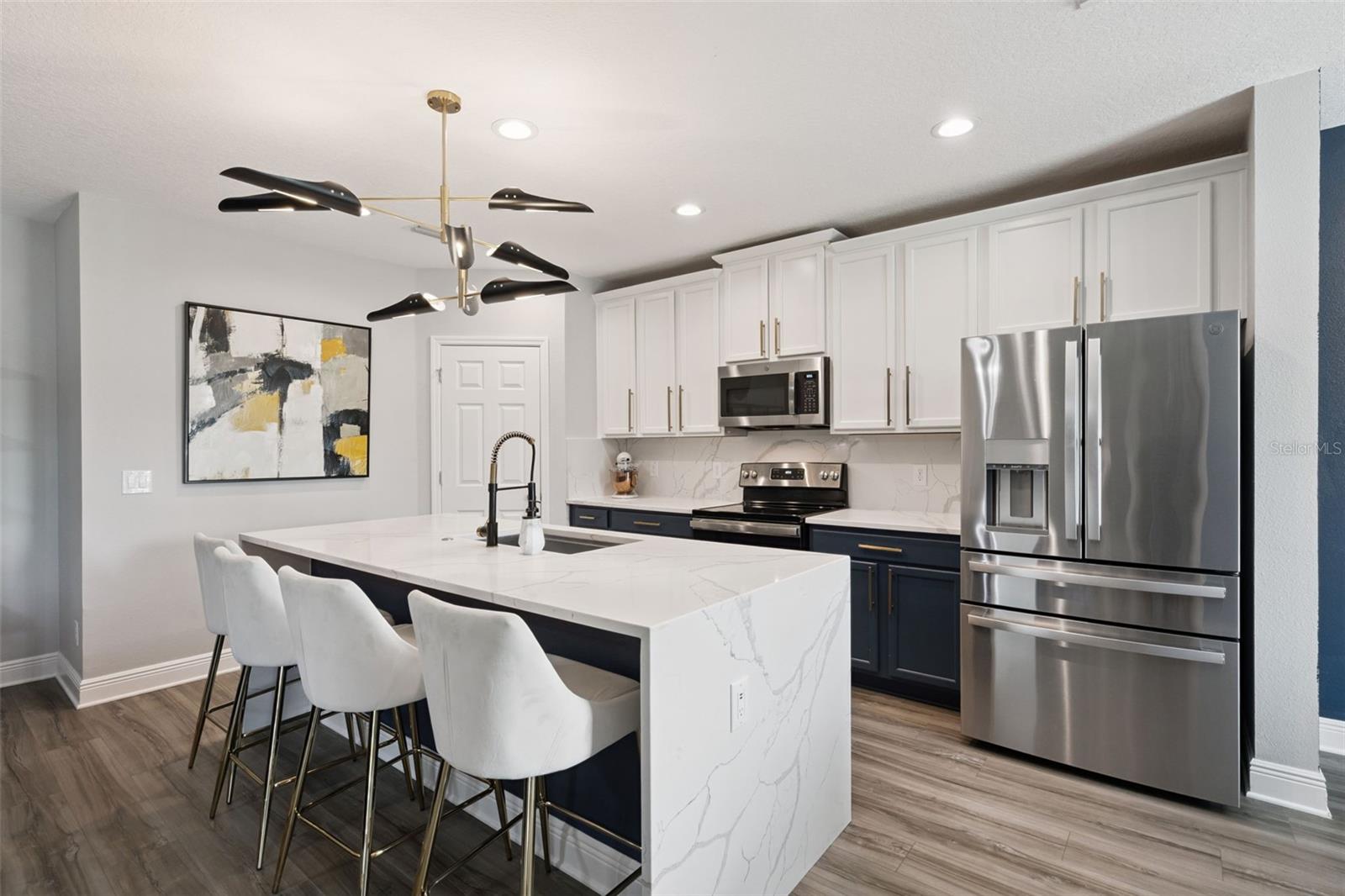 Image 2 of 52 For 325 Guadlupe Street