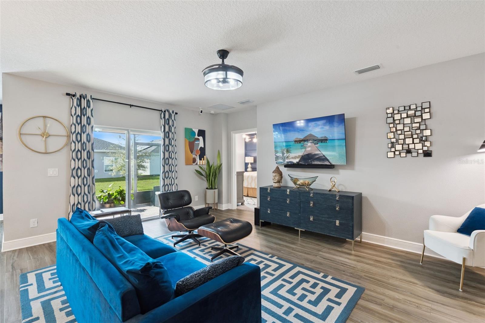 Image 21 of 52 For 325 Guadlupe Street