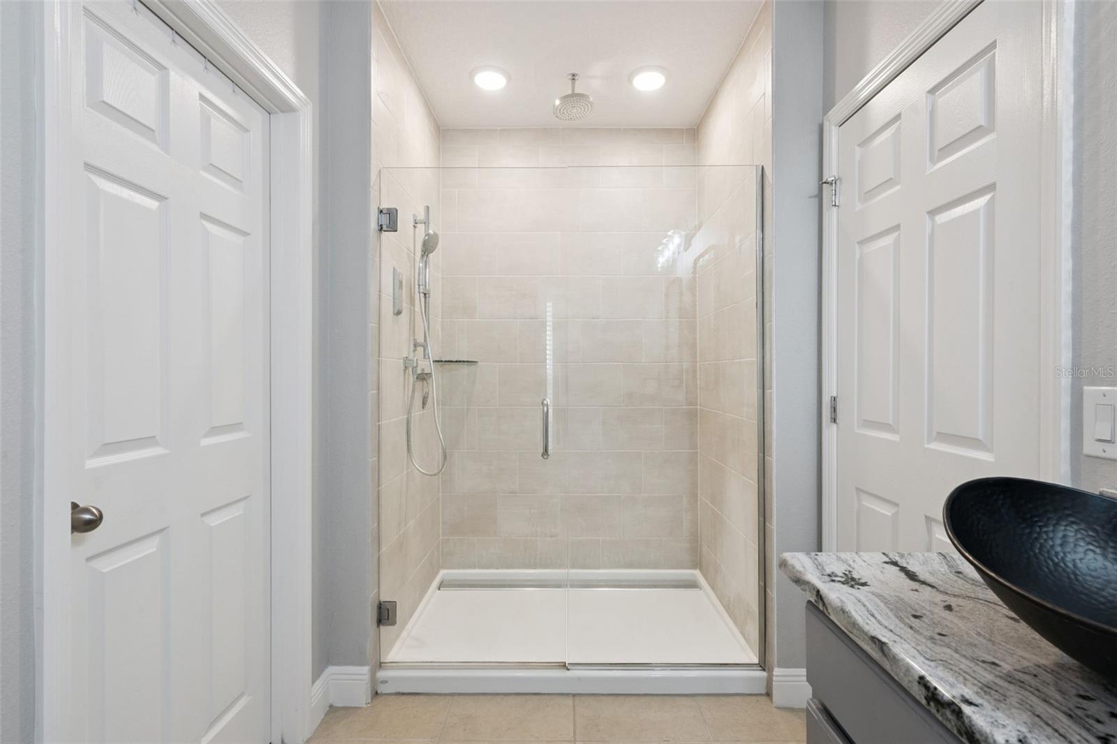 Image 27 of 52 For 325 Guadlupe Street