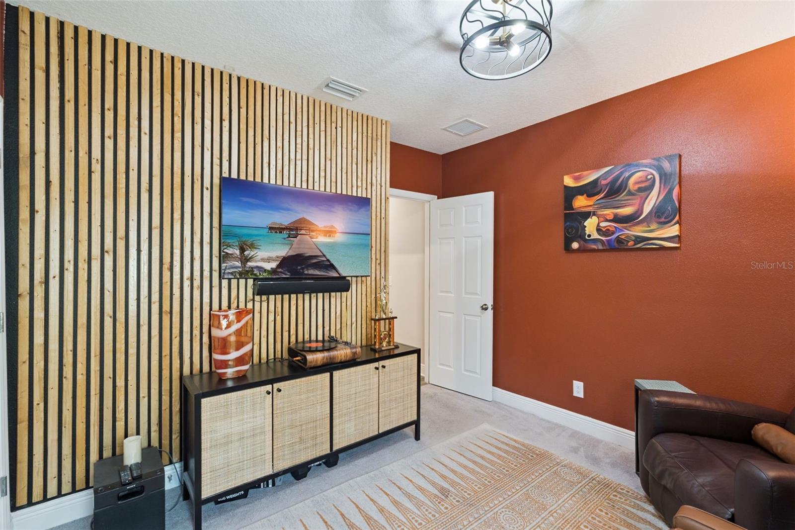 Image 29 of 52 For 325 Guadlupe Street