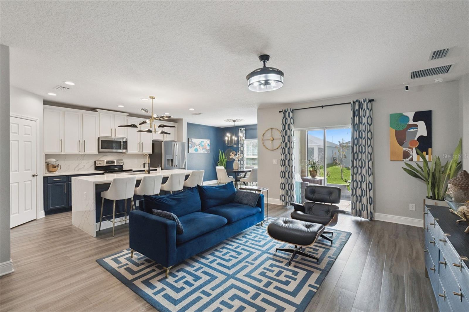 Image 3 of 52 For 325 Guadlupe Street