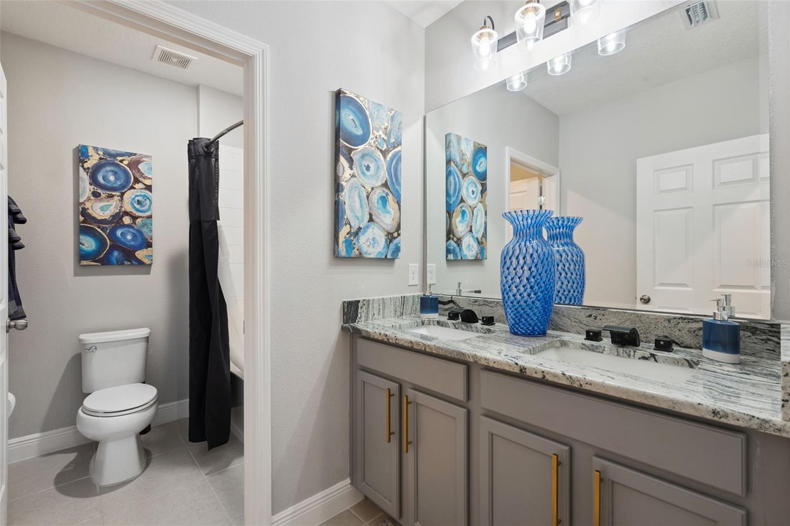 Image 33 of 52 For 325 Guadlupe Street