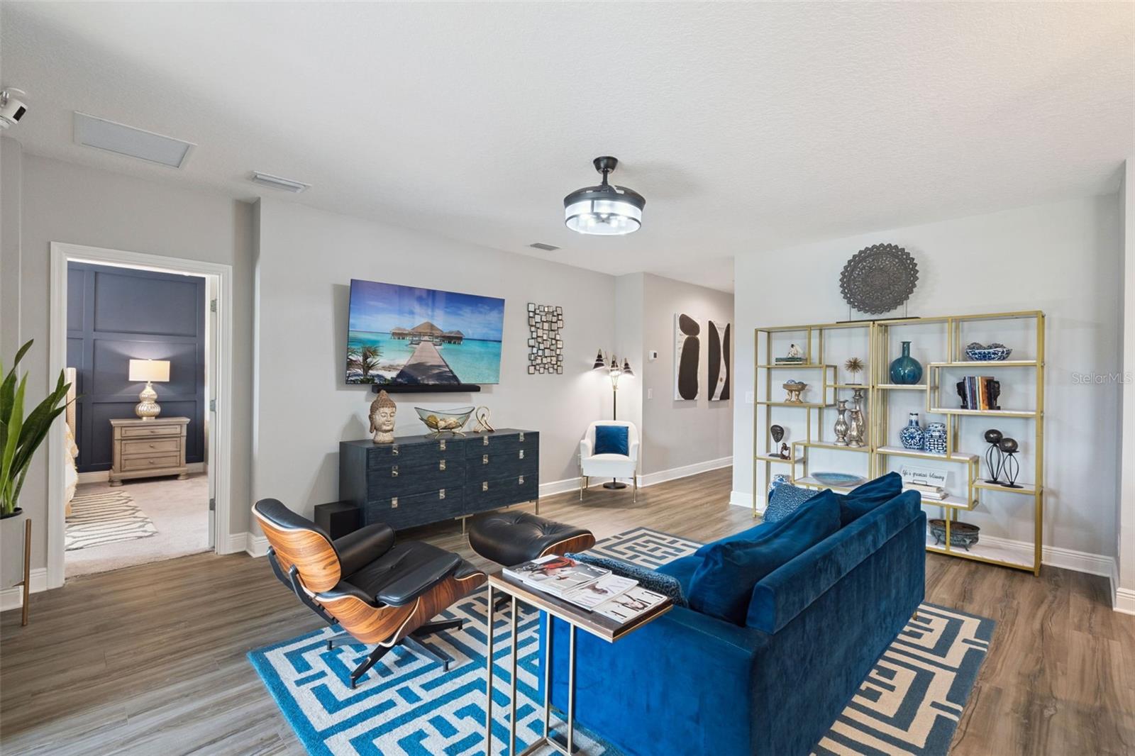 Image 9 of 52 For 325 Guadlupe Street