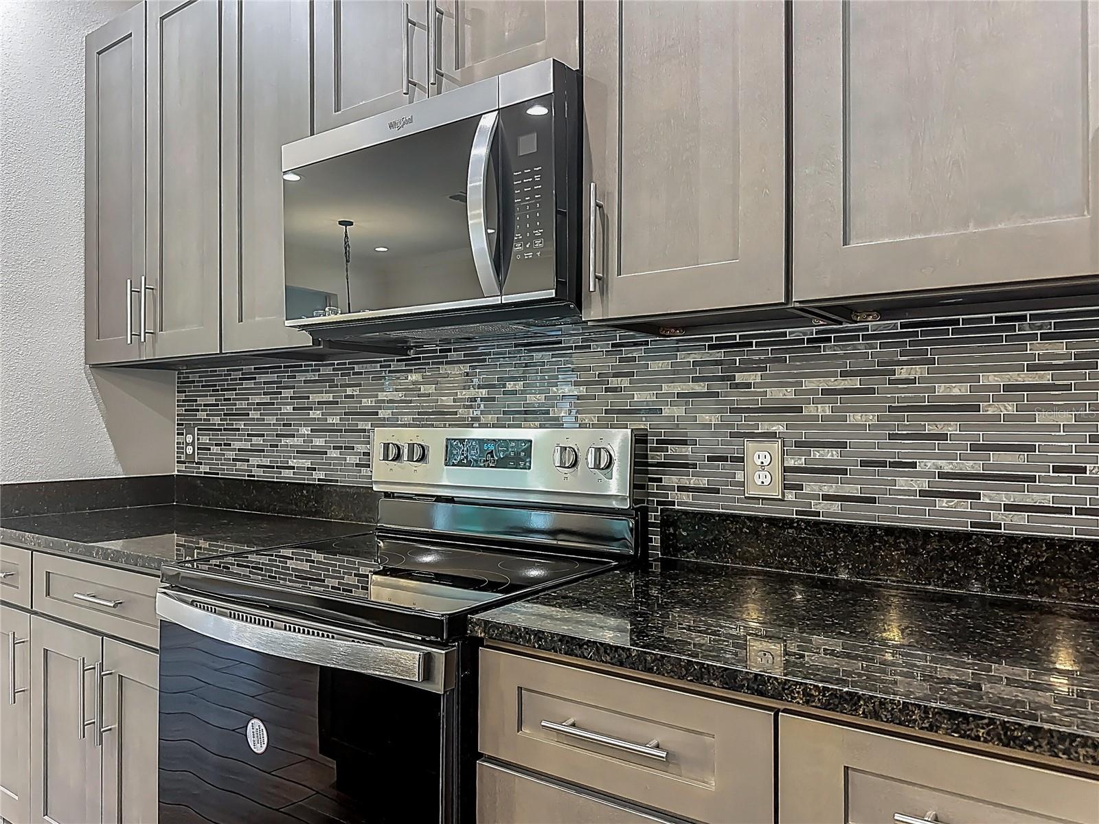 Image 18 of 55 For 18708 Reynolds Parkway