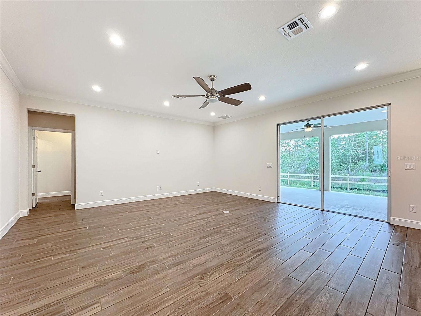 Image 23 of 55 For 18708 Reynolds Parkway