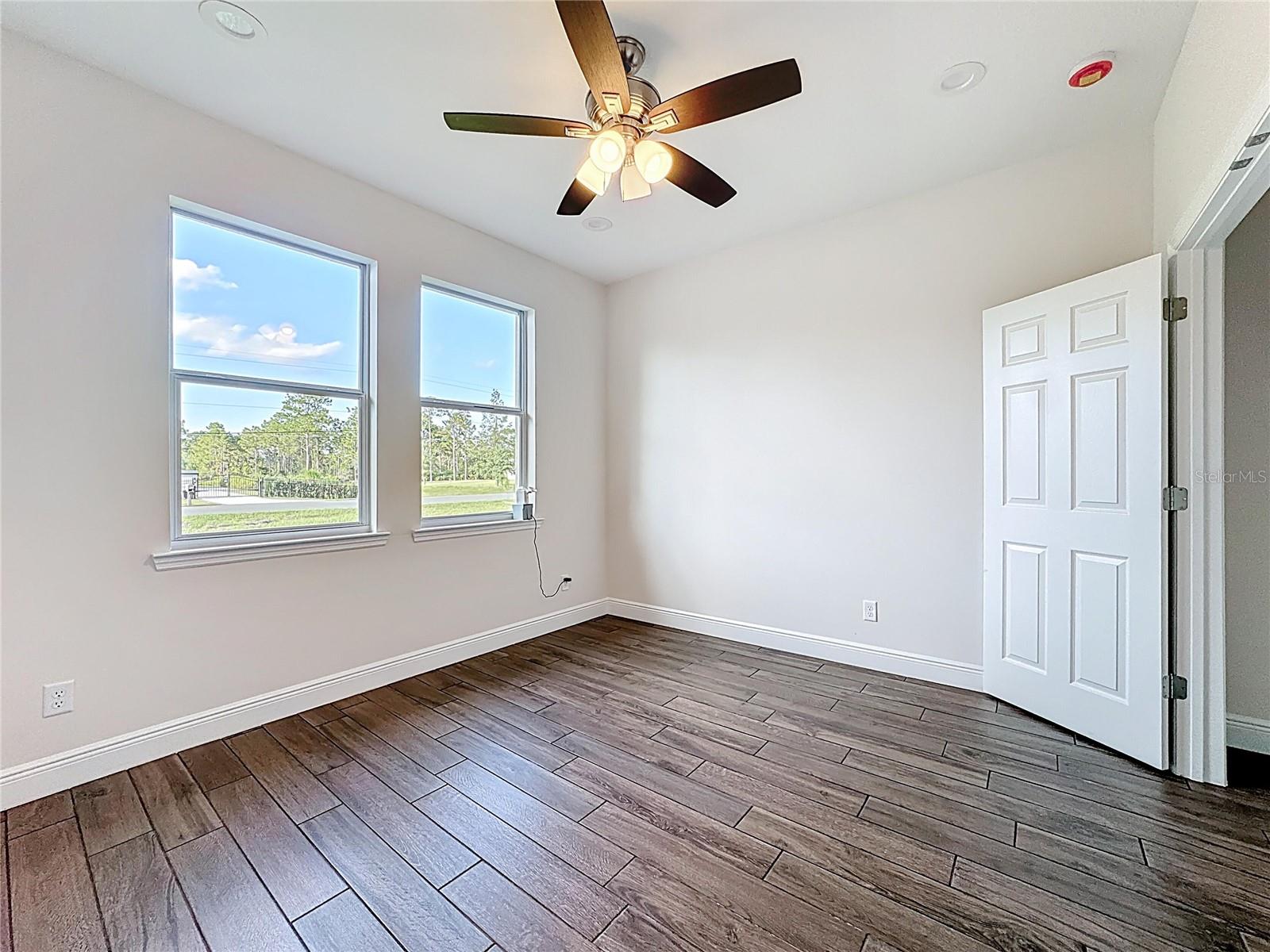 Image 28 of 55 For 18708 Reynolds Parkway