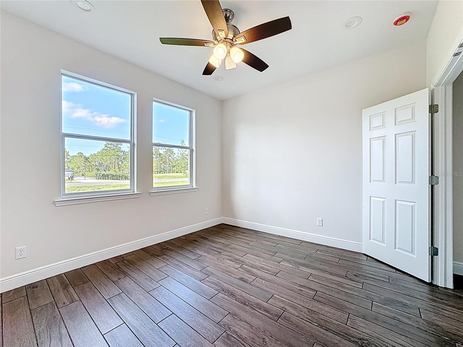 Image 29 of 55 For 18708 Reynolds Parkway