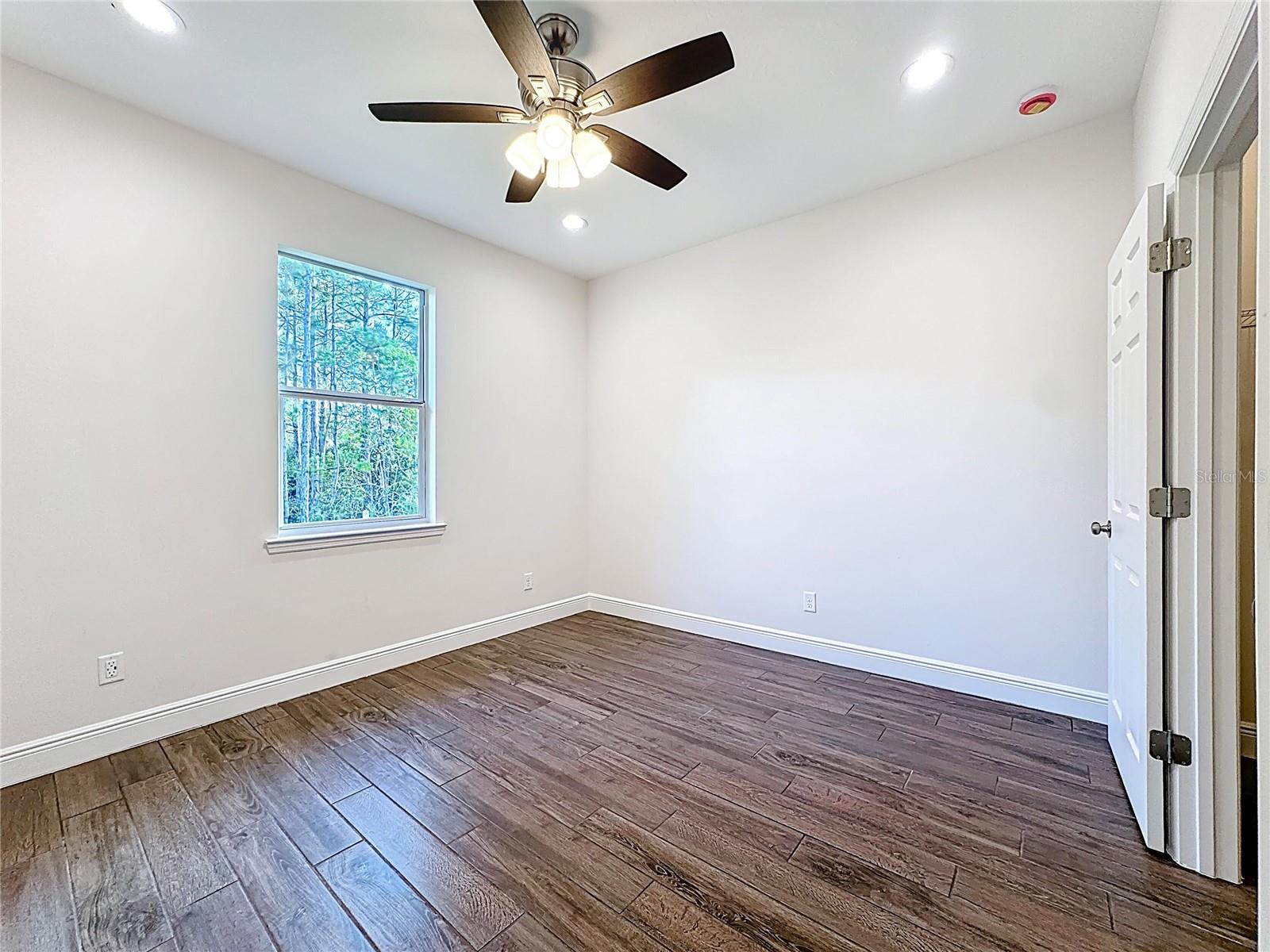 Image 32 of 55 For 18708 Reynolds Parkway