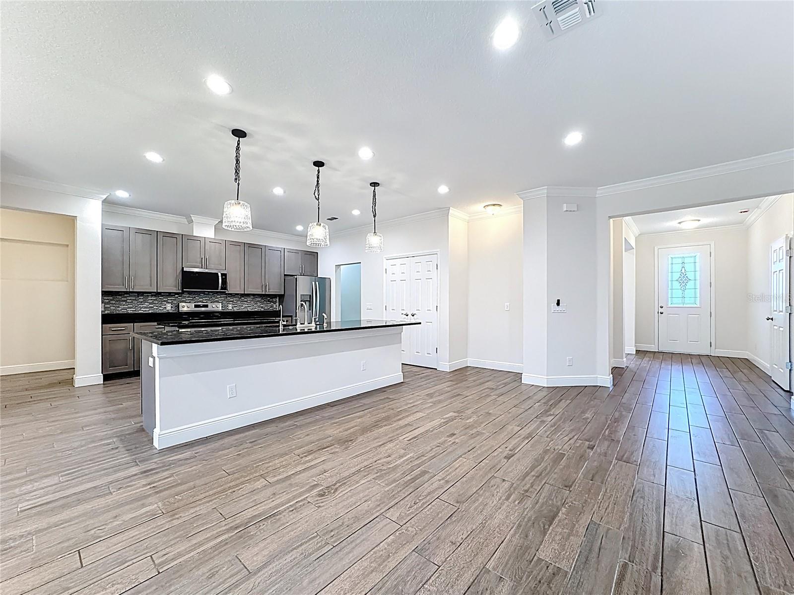 Image 4 of 55 For 18708 Reynolds Parkway