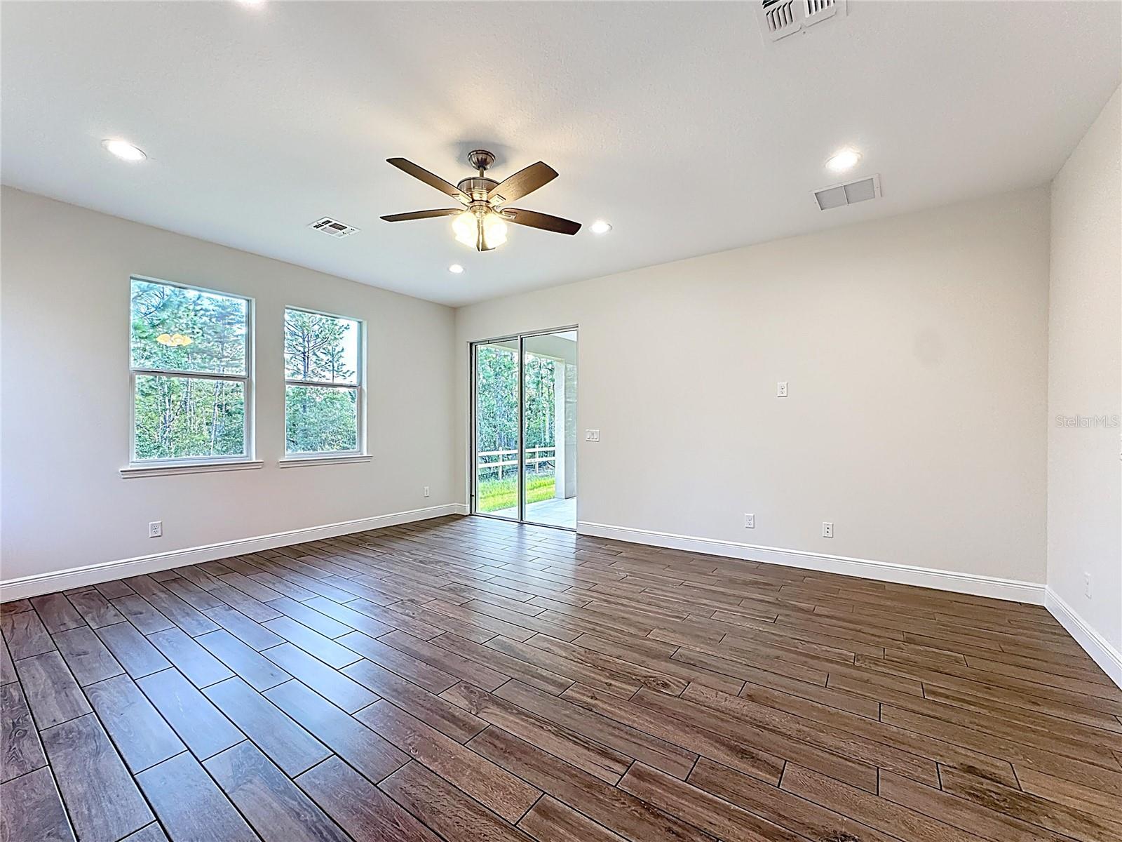 Image 42 of 55 For 18708 Reynolds Parkway