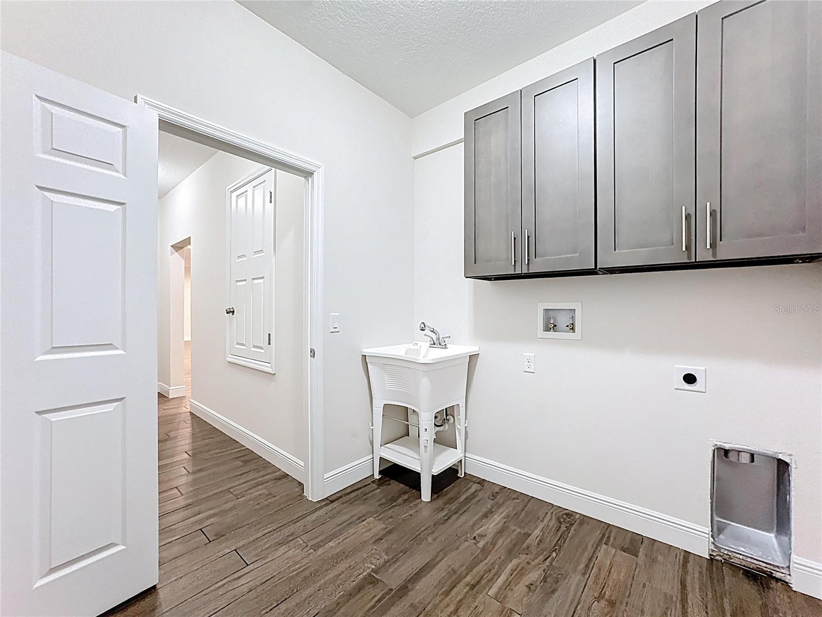 Image 50 of 55 For 18708 Reynolds Parkway